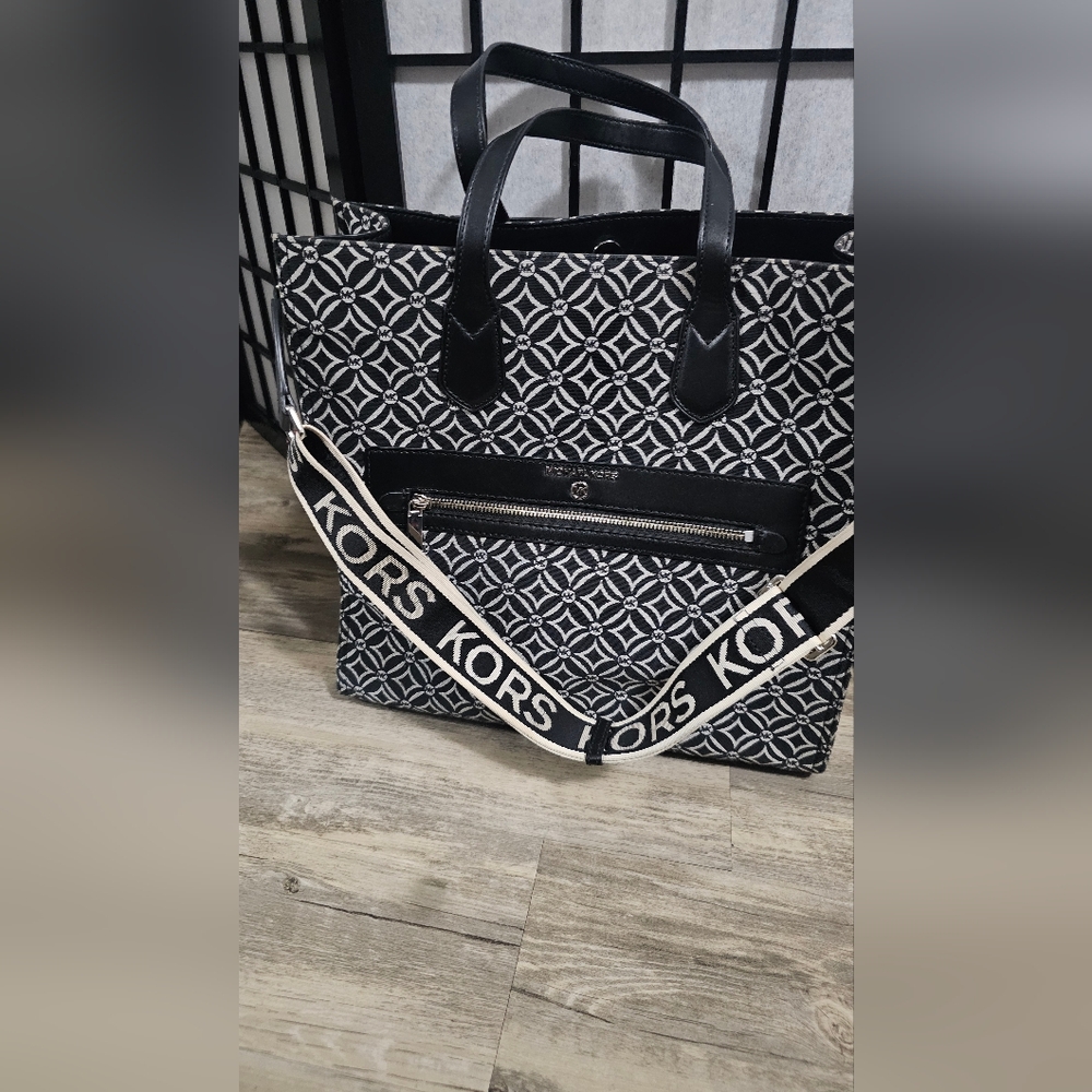 MK LARGE BAG WITH SHOULDER STRAP